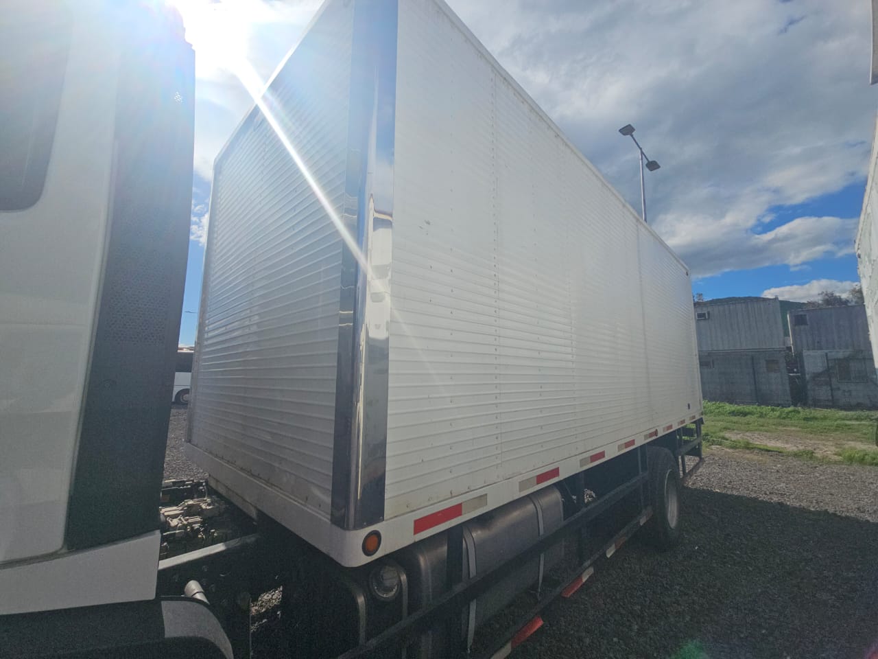 SINOTRUK T5G 240 AT 2023