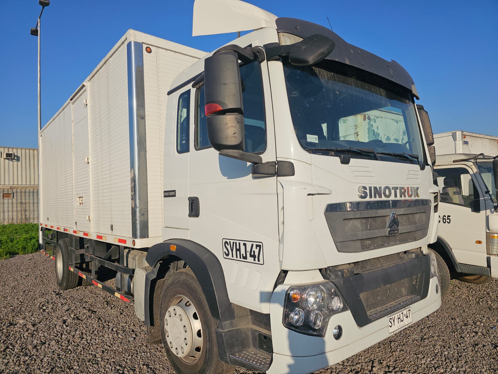SINOTRUK T5G 240 AT 2023