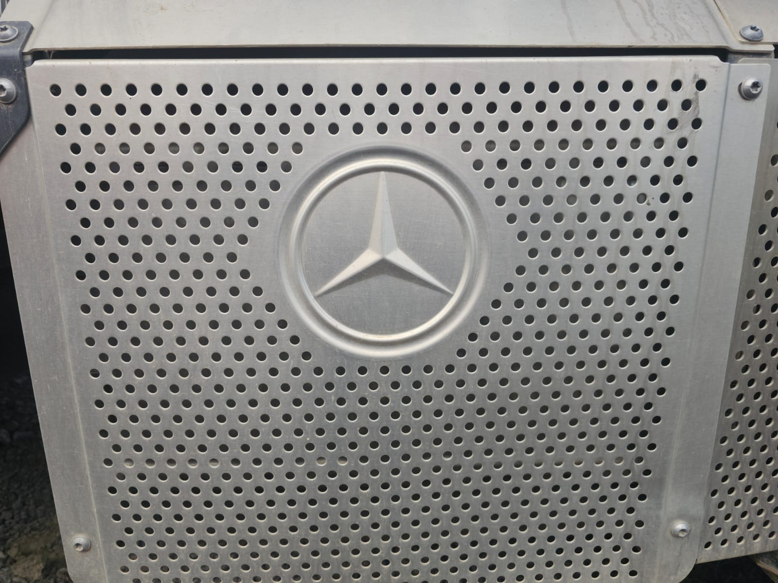 MERCEDES BENZ AROCS 3342 2025