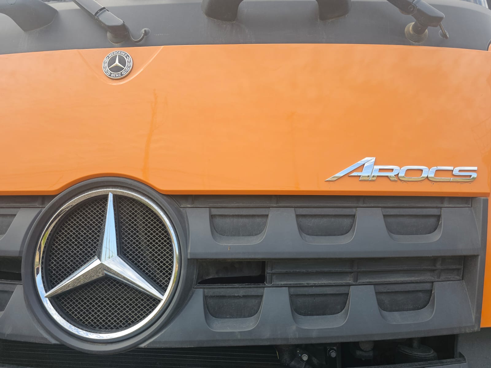 MERCEDES BENZ AROCS 3342 2025